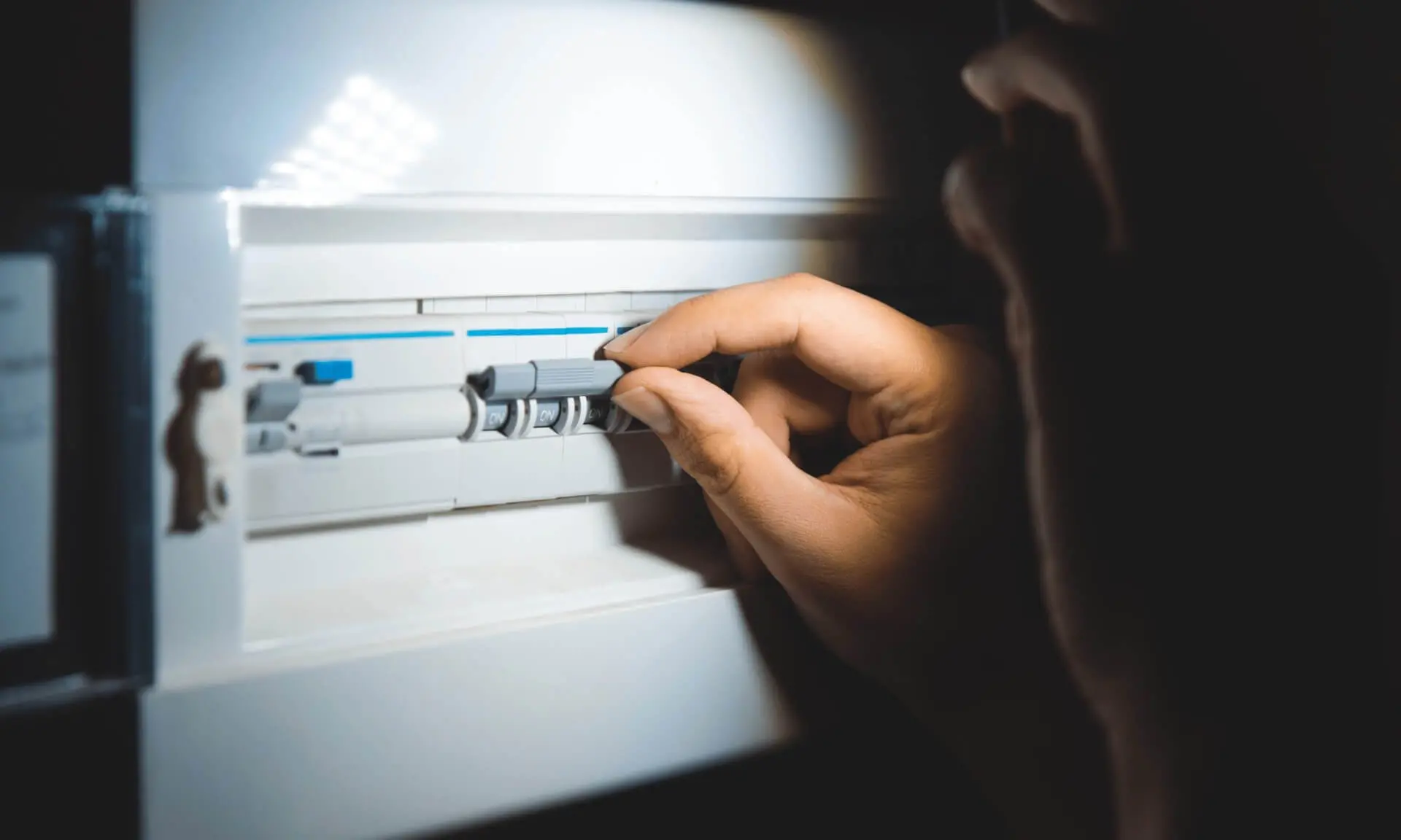 Corte de luz por impago: cuándo ocurre y cómo actuar