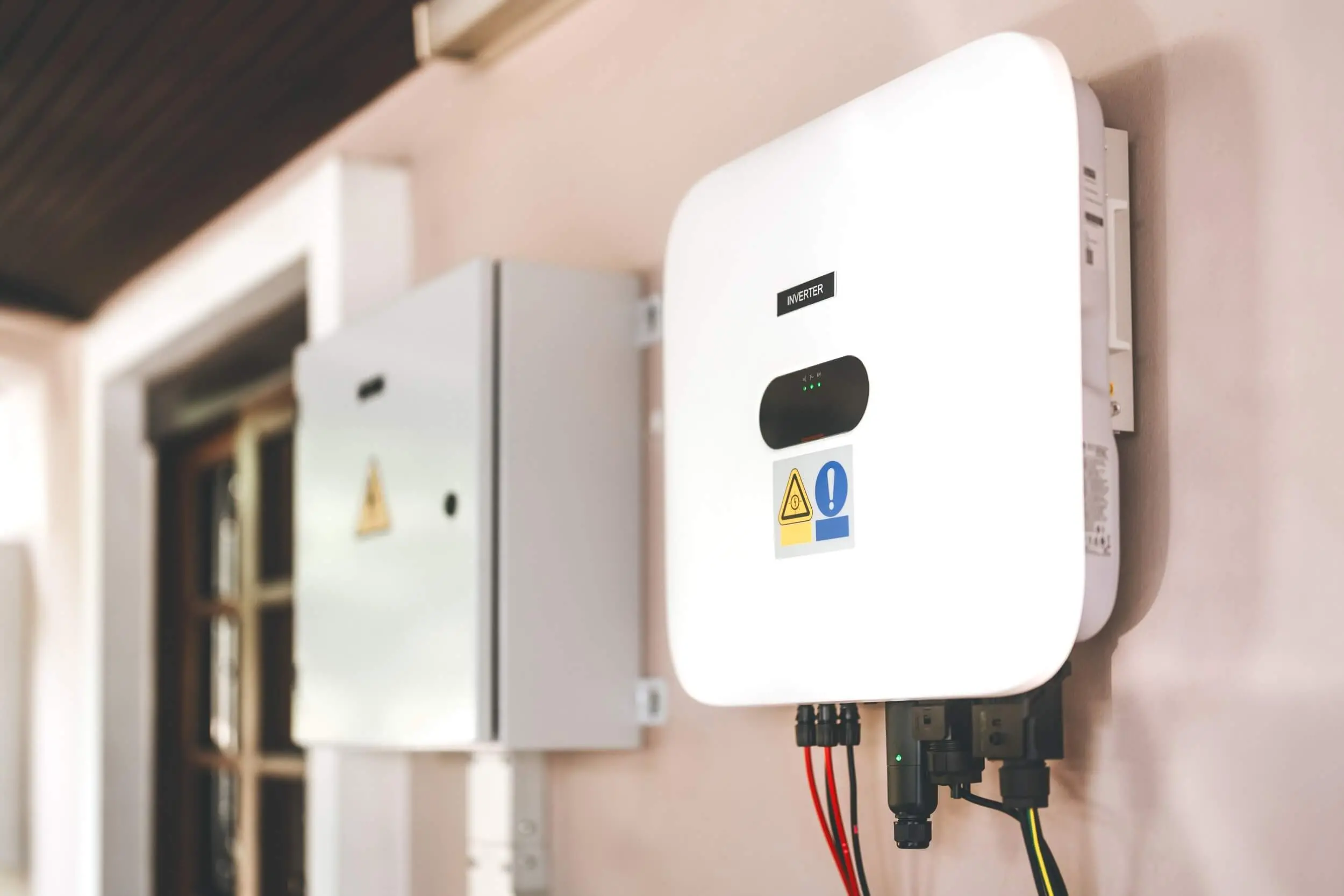 Cómo un microinversor ayuda a tu empresa a aprovechar mejor la energía