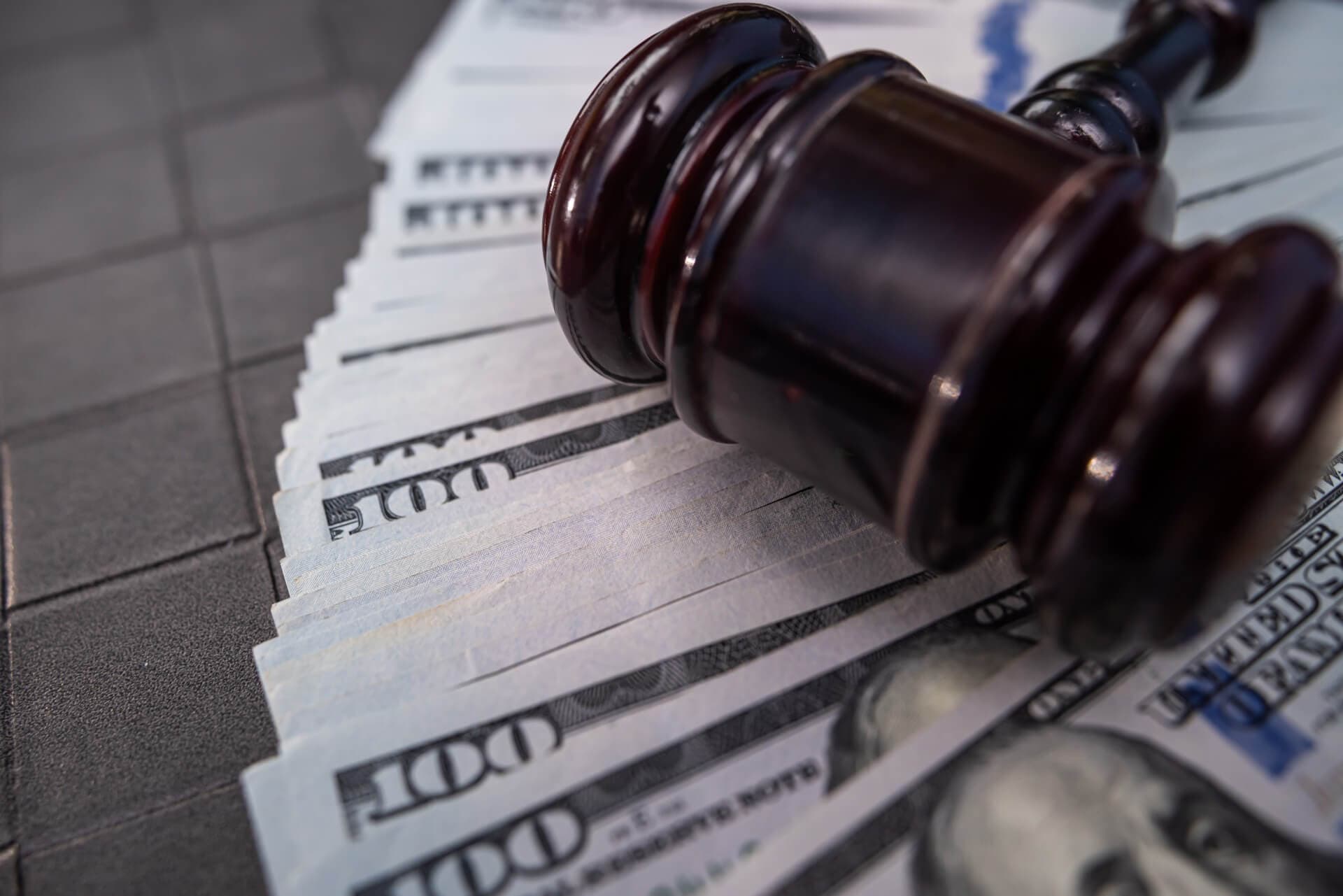 Multas y sanciones por pinchar la luz