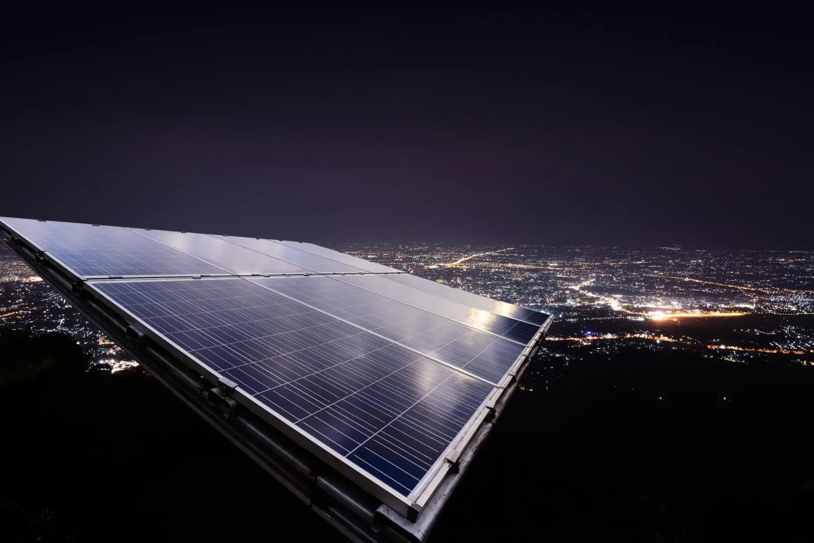 Energia verde e agora noturna: painéis solares que geram energia à noite